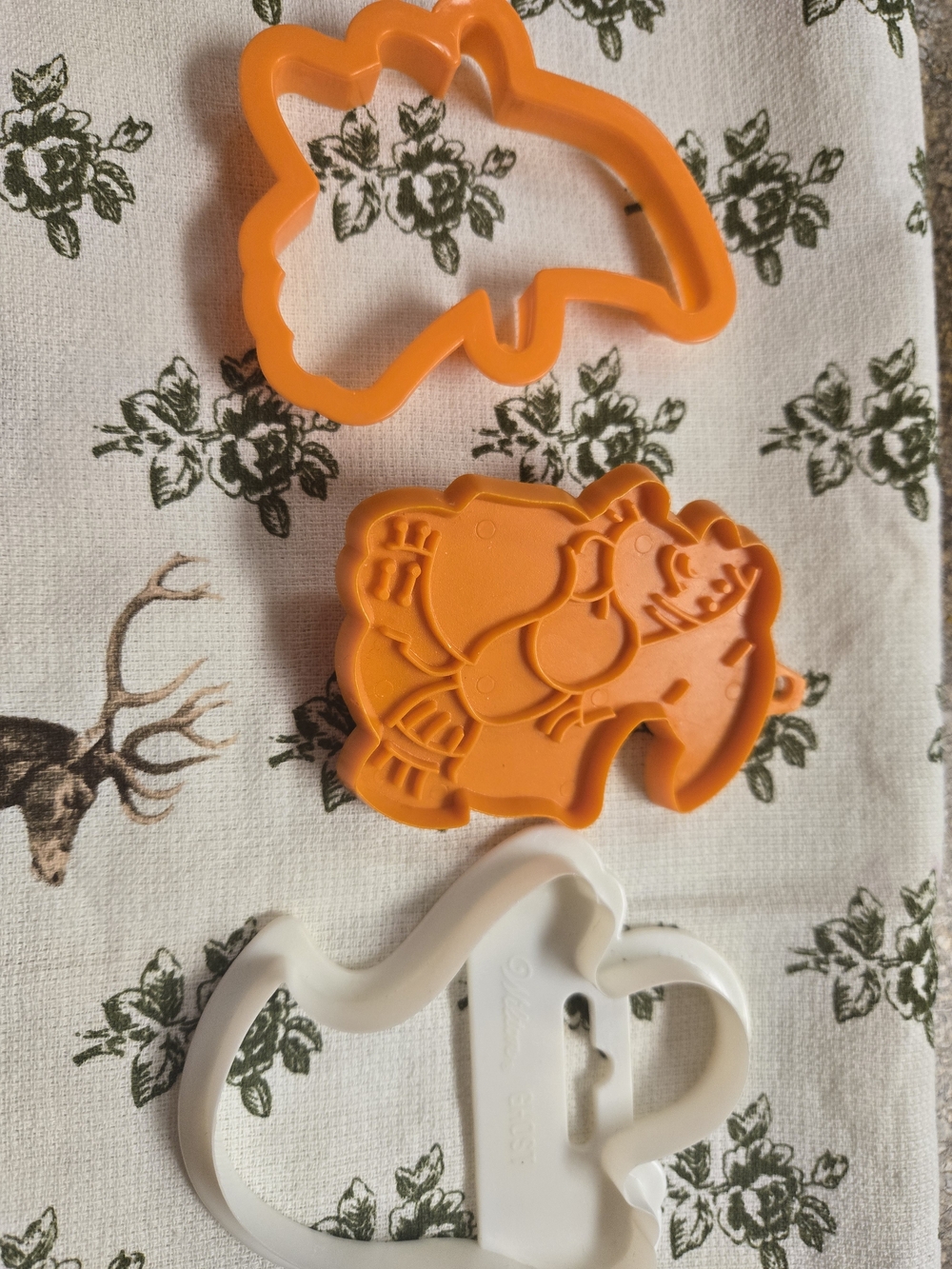 Wilton Orange and White Animal Cookie Cutter and Stamp Set